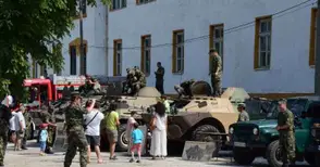 Стотици цивилни стъпиха на плаца на Военната автошкола