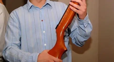 Намериха незаконна пушка в 27-годишен