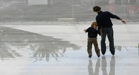 Ледена пързалка ще допълва Коледния базар Ледена пързалка ще допълва Коледния базар