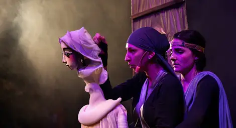 Сцена от &bdquo;Ясен и Омая&ldquo;.