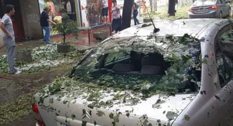 Връхлита ни студен фронт! Идват бури с градушки и гръмотевици