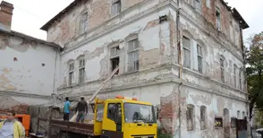 Снимат старите казарми на Пети полк преди събарянето