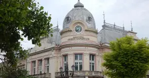 В библиотеката помагат на възрастни да си служат с таблети и да търсят работа