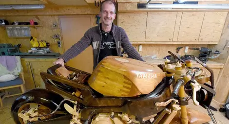 Германски майстор създаде дървен мотоциклет