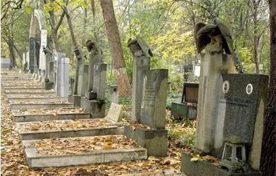 Закопаха жива жена в Солун, един час викала и тропала под земята