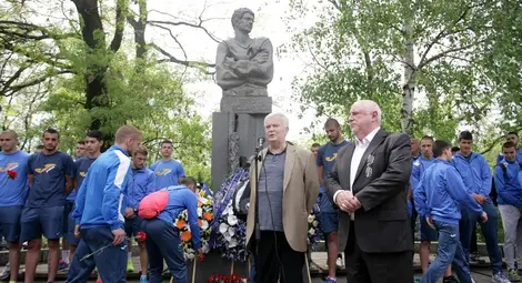 Левски почете паметта на Гунди Левски почете паметта на Гунди