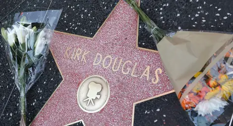 Кърк Дъглас дари богатството си от 50 млн. долара за благотворителност