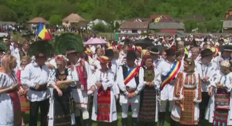 Румънци поставиха рекорд на &bdquo;Гинес&rdquo; за най-дългото хоро в света