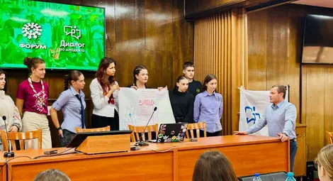 Представители на Националния младежки форум обсъдиха с Пенчо Милков идеи за развитие на града