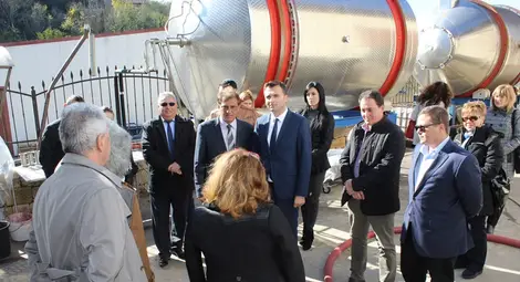 Избата в Нисово разкри винарски тайни на гости от Румъния