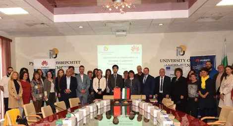 Проект &bdquo;Роботилница&ldquo; на РУ и &bdquo;Хуауей&ldquo;: Децата в 22 училища ще се учат да програмират реални роботи