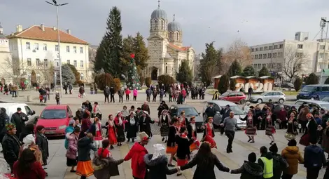 С хора и песни на площада в Бяла отбелязаха Бабинден С хора и песни на площада в Бяла отбелязаха Бабинден