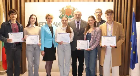 Възпитаници на Националното училище по изкуствата в Русе  посетиха Областната управа