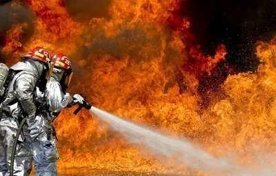 Огромен пожар вилнее край бургаското село Изворище, има изгорели вили