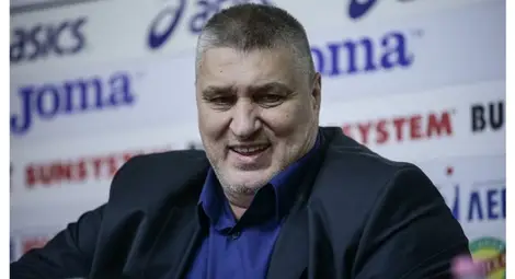 Любо Ганев раздава безплатни маратонки за национална титла