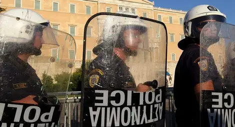 Гръцката полиция забрани демонстрации с над 100 участници