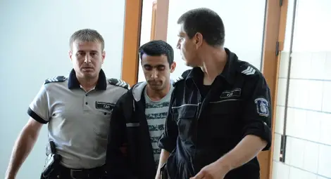 Рецидивист с 13 присъди измъчва семейство като във филм на ужасите