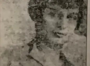 Дори на тази неясна снимка на Здравка Караиванова, отпечатана след трагедията в тогавашните вестници, личи колко хубаво момиче е била. Дори на тази неясна снимка на Здравка Караиванова, отпечатана след трагедията в тогавашните вестници, личи колко хубаво момиче е била.