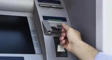 Съдят коварен приятел и крадлив внук за изтеглени пари от чужди карти