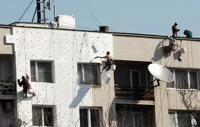 Три фирми издават паспорти на 20 сгради срещу 1.7 милиона лева