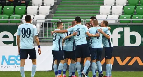 Дунаве, Дунаве, като течеш надолу, не видя ли спасителен футболен брод?