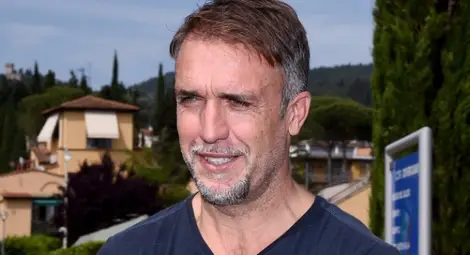 Легендарният нападател Габриел Батистута едва ходи