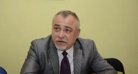 д-р Камен Кожухаров