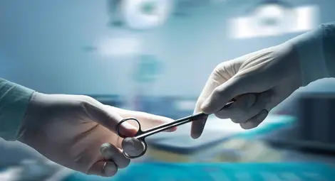 Спасиха срязаната с ъглошлайф ръка на мъж с уникална операция в Пловдив