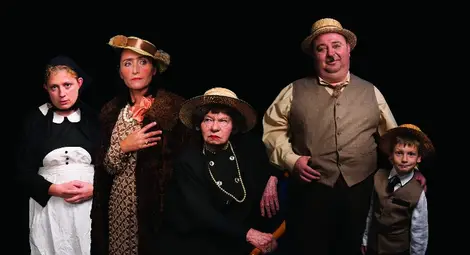 Звезди от „Столичани в повече“ идват с комедията „Скакалци“ Звезди от „Столичани в повече“ идват с комедията „Скакалци“