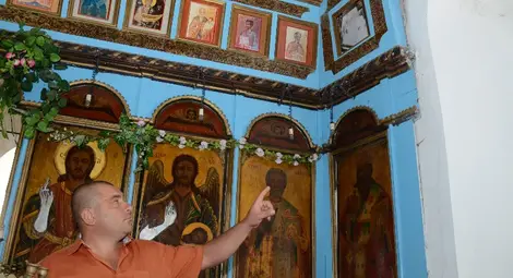 Кмет в отпуска поведе християни и мюсюлмани за ремонт на селска църква