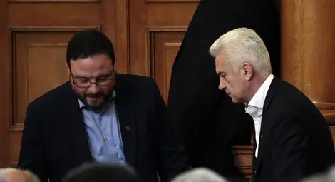 "Атака" се оттегля от комисията за промени в конституцията