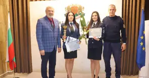 Най-добрите пътни полицайки отправиха апел към шофьори и пешеходци: Бъдете отговорни