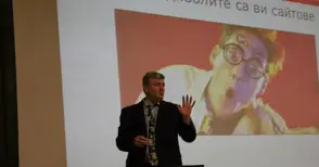 Русенецът с бургаско сърце и софийски адрес, който говори езика на „Чичко Гугъл“