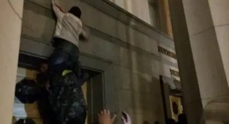 &ldquo;Десен сектор&rdquo; щурмува Радата в Киев