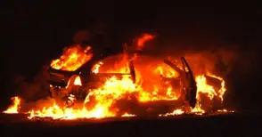 Бус изгоря в огнено предупреждение за неуредени отношения