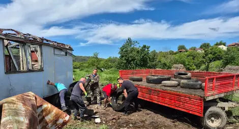 Над 50 тона отпадъци събрани в акцията по почистване в околностите на Басарбово и по Поломието Над 50 тона отпадъци събрани в акцията по почистване в околностите на Басарбово и по Поломието
