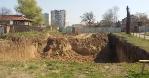 Копаят основите на спорния блок за бедни в „Родина“