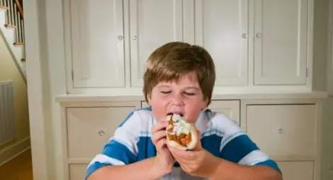 Безсънието прави децата дебели