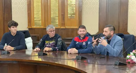 Пенчо Милков награди млади русенски спортисти за високи постижения в международни състезания