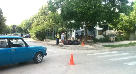 59-годишен с ямаха се заби в лада след отнето предимство