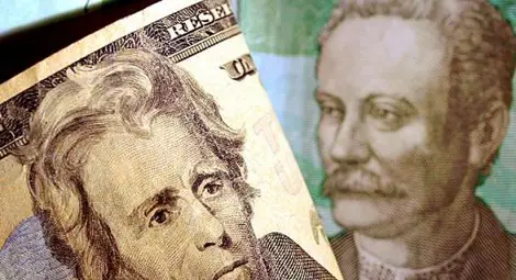 Руската и украинската валута продължават да се обезценяват рекордно