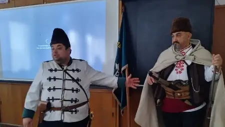Ръководителят на клуба &bdquo;Съхрани българското&ldquo; в гимназия &bdquo;Буров&ldquo; Ана Даскалова: Искам учениците да ценят народното творчество и родната история, за да се усъвършенстват чрез могъщата им сила