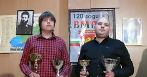 Пилотът без шофьорска книжка Мишо със златен дубъл на рали