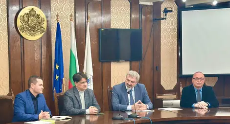 Подкрепата за културните институции в Русе бе тема на среща между кмета и министъра на културата