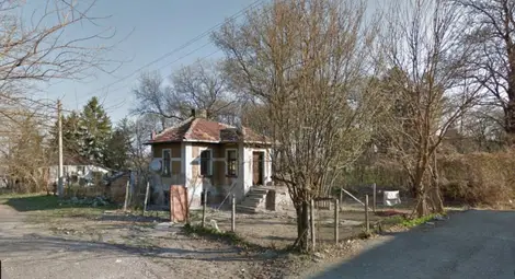 Събарят старата къща на улица &bdquo;Патриарх Евтимий&ldquo; в парка