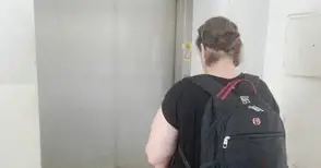 Лекари преглеждат в коридора на ДКЦ 1 заради спрял асансьор