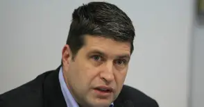 Росен Бъчваров: Сменете си паролите и ПИК, но документите - не