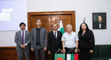 Посланикът на Бангладеш Н. Пр. Дауд Али гостува в Русенския университет