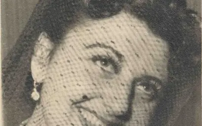 Царева Беева в ролята на Елена Кривоцова от драмата &bdquo;Еснафи&ldquo; от Максим Горки, поставена в Русенския театър от Леон Даниел през 1952 г. 