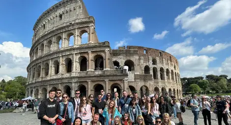 Младежки транснационален хъб за творци и иноватори тества творчески продукти в артистичните пространства на Рим /галерия/